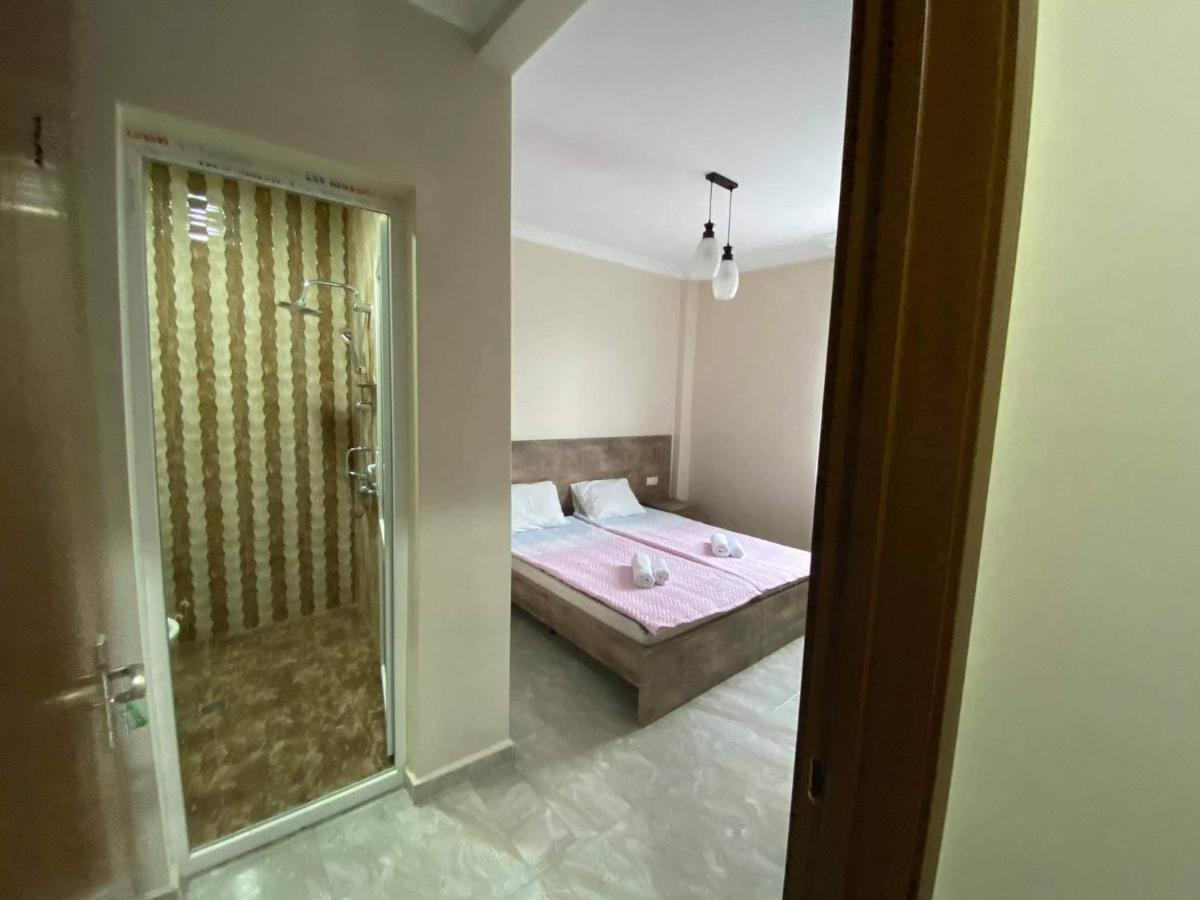 Family Hotel Batumi Exteriör bild