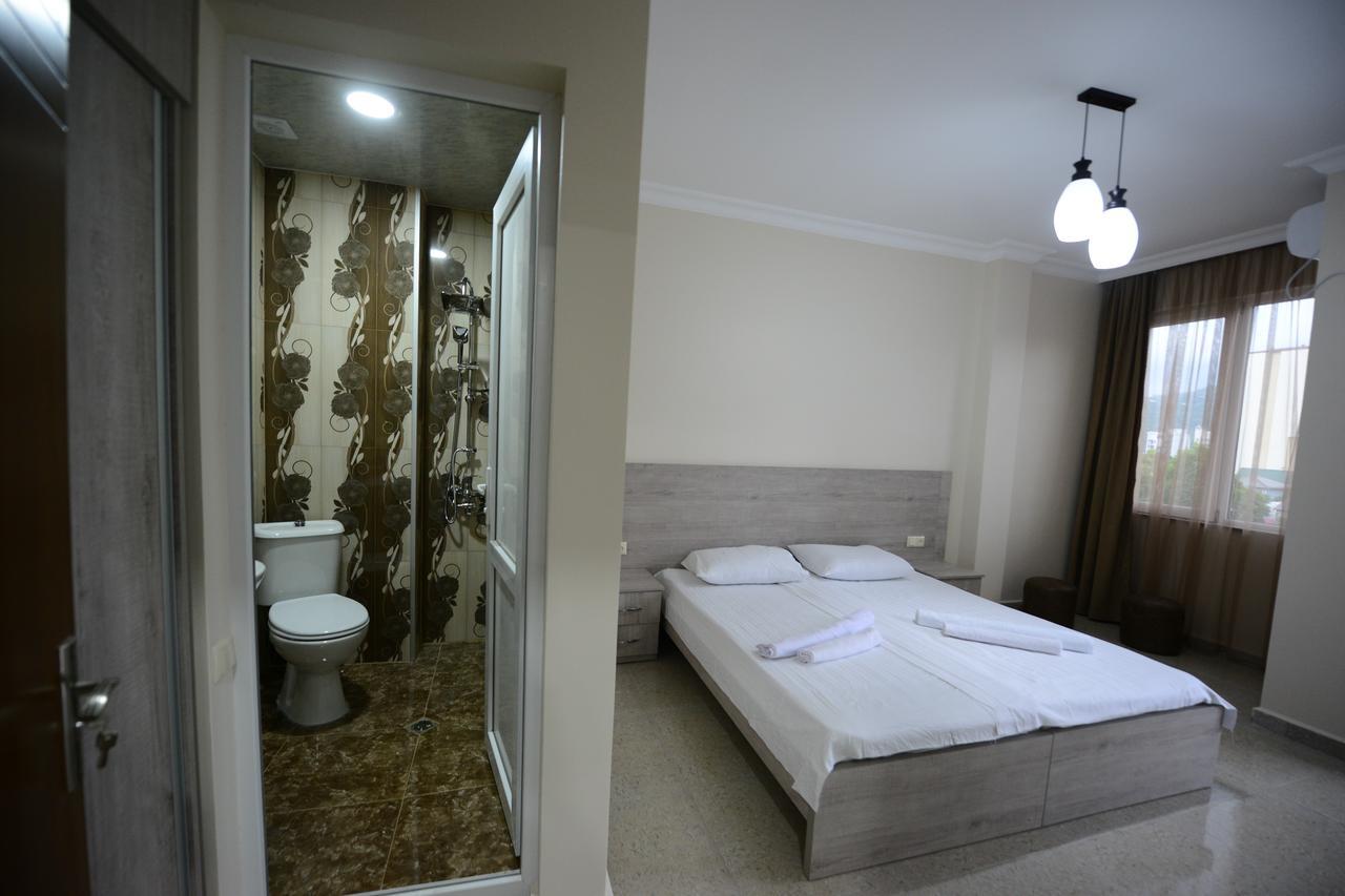 Family Hotel Batumi Exteriör bild
