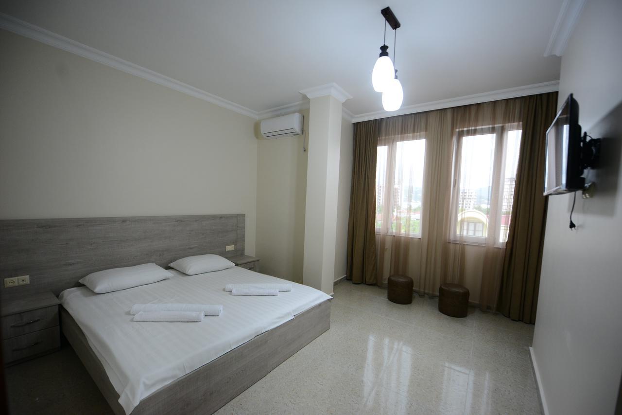 Family Hotel Batumi Exteriör bild
